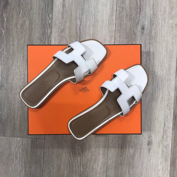 ★Hermes Oran Sandal Calfskin & Blanc Piqures Havane★ Oran Sandals - Blanc Piqures Havane – Loom & Magpie Boutique