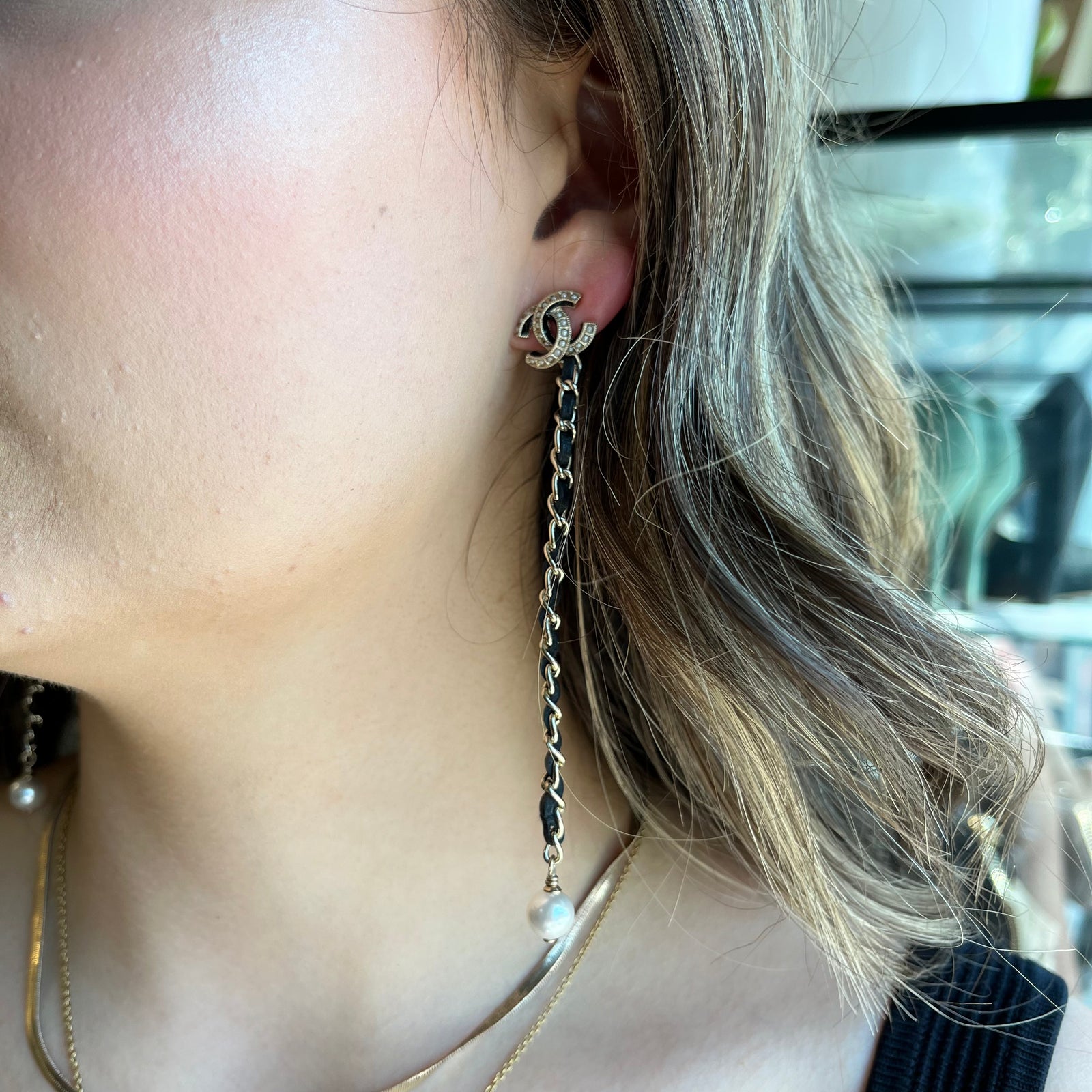 Black metal chain and earrings discount