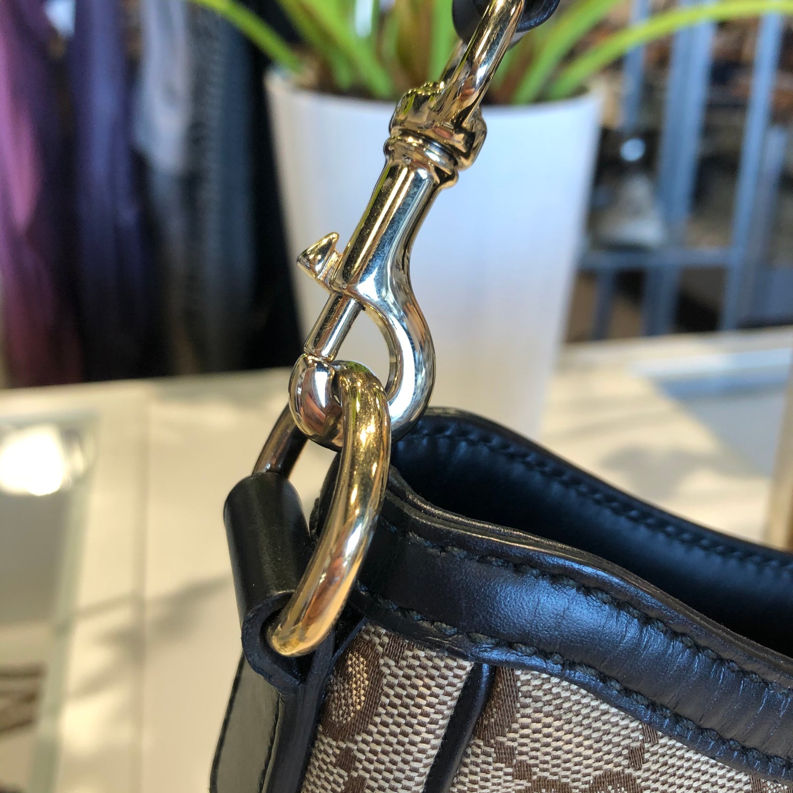 GG Canvas Shoulder Bag
