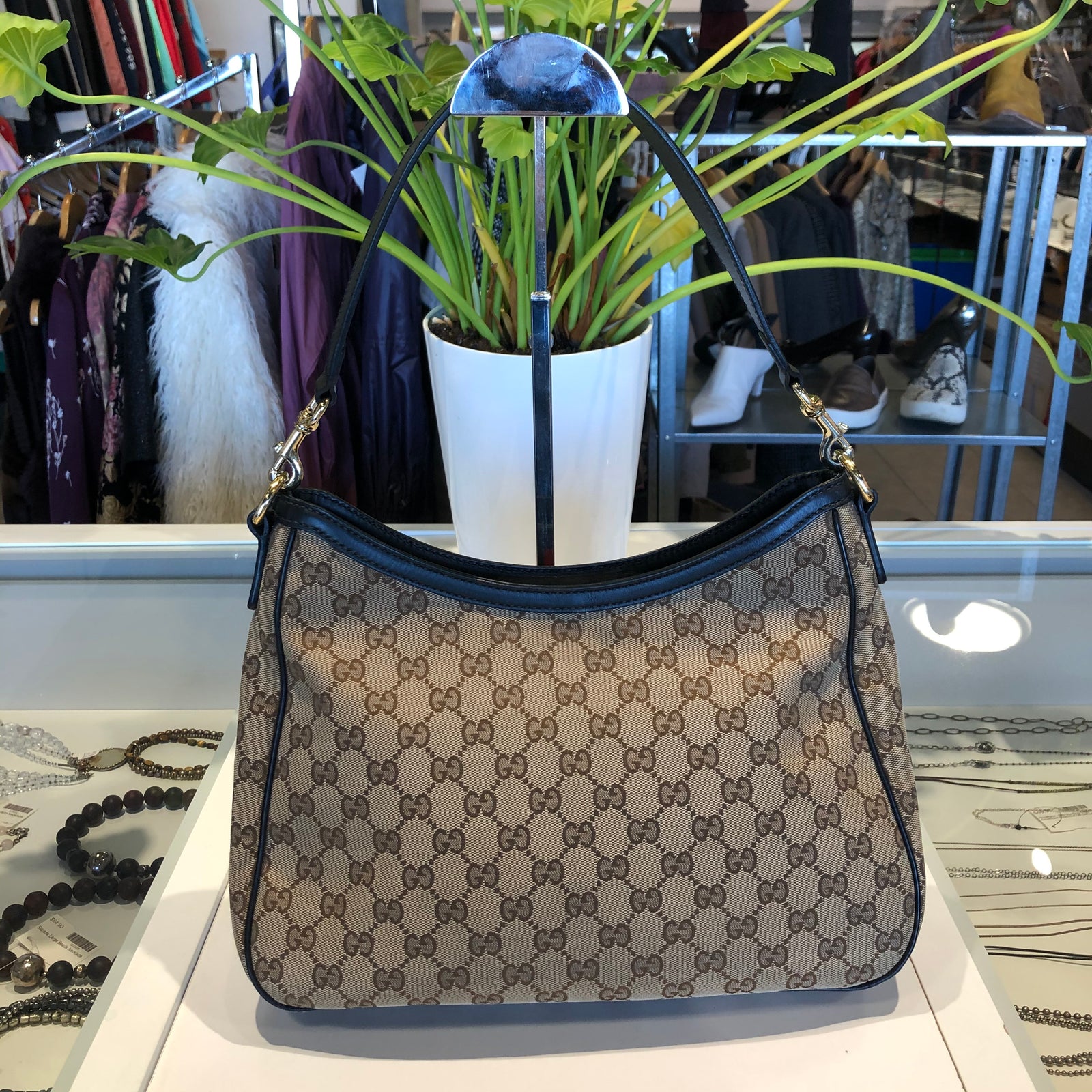 GG Canvas Shoulder Bag