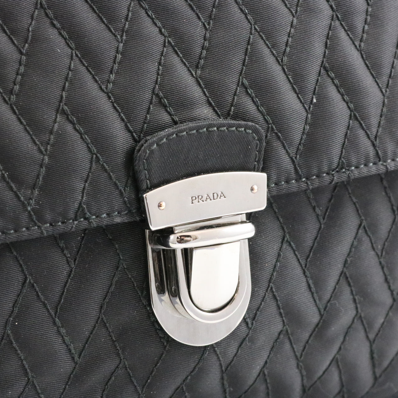Nylon Tessuto Quilted Flap Bag