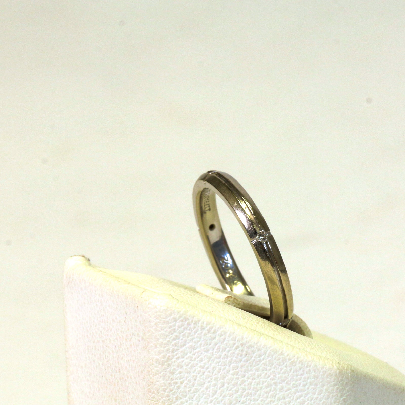 18K White Gold Diamond Narrow Streamerica Ring