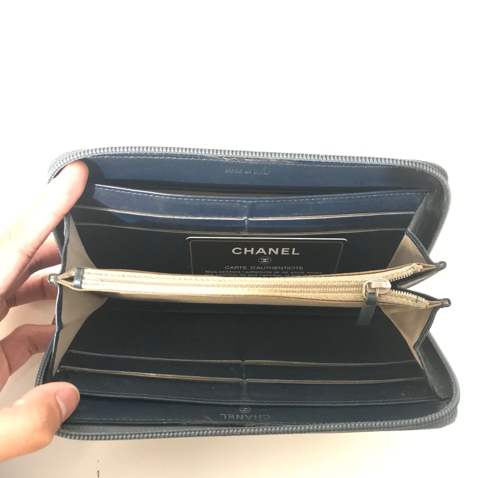 Caviar Timeless CC Gusset Zip Around Wallet