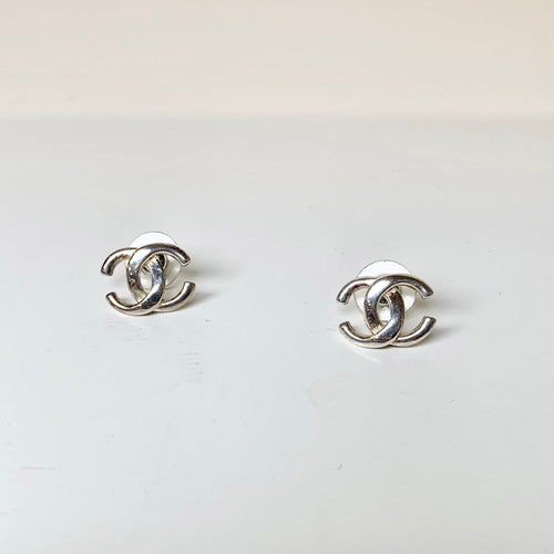 Classic CC Stud Earrings